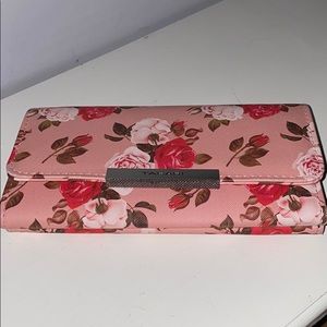 New and unused Tahari wallet from DSW.
